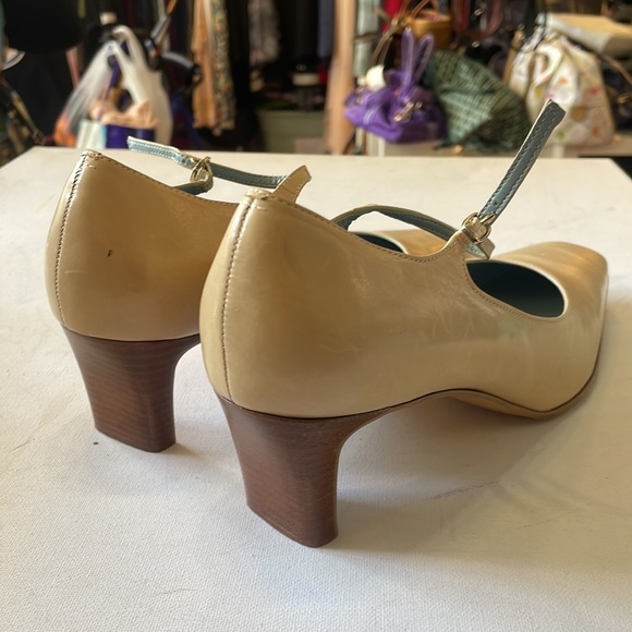 Etienne Aigner cream heels - Picture 4 of 5
